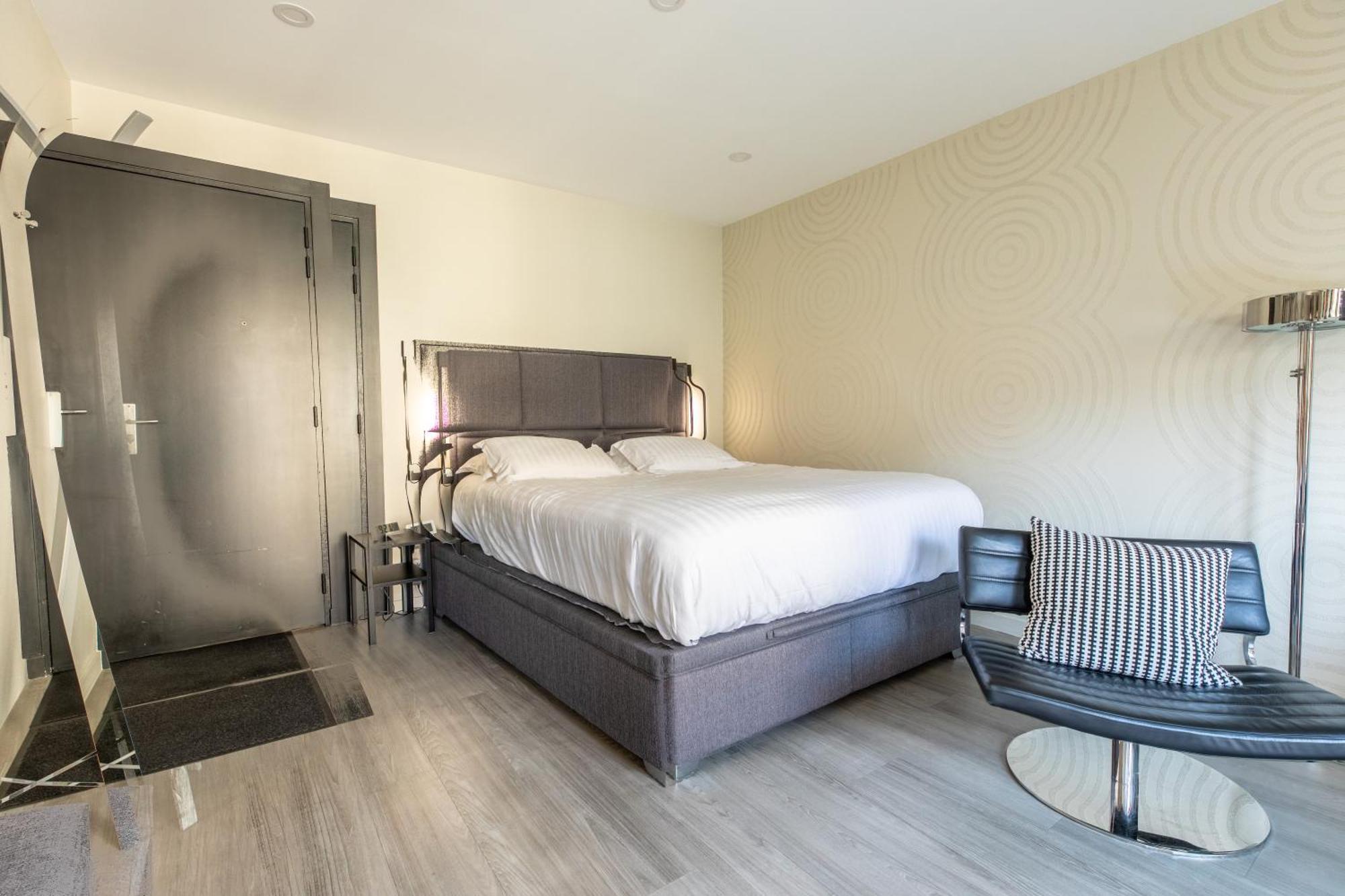 Apartment At In Clermont, Place De Jaude *