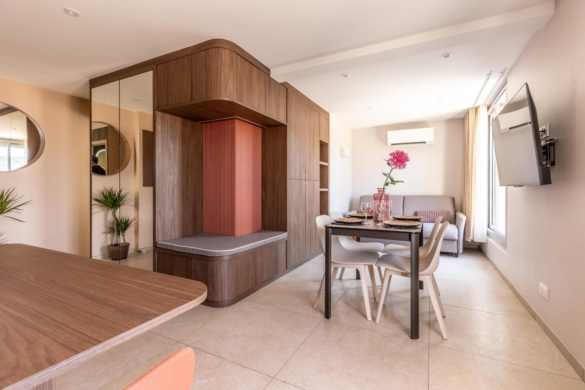 Appartement At In Clermont, Place De Jaude *